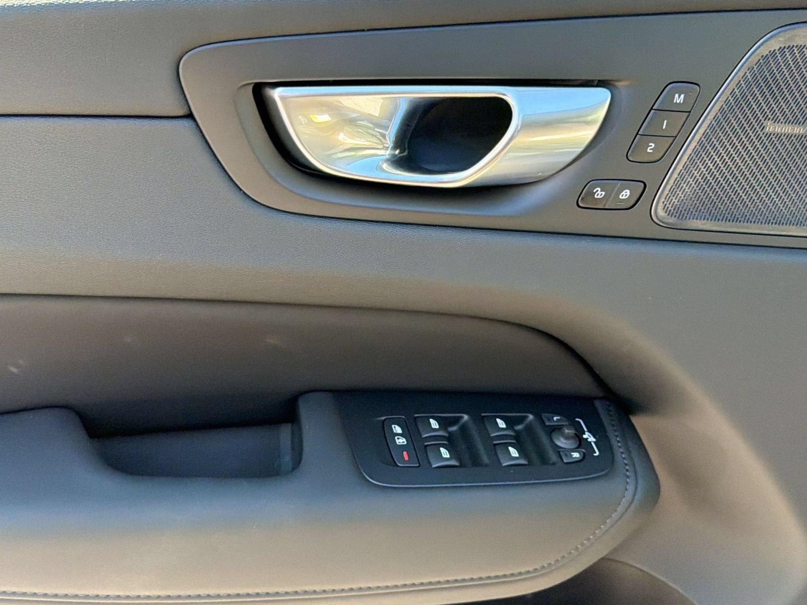 New 2027 Volvo XC60 B5 Plus AWD/4WD image 25