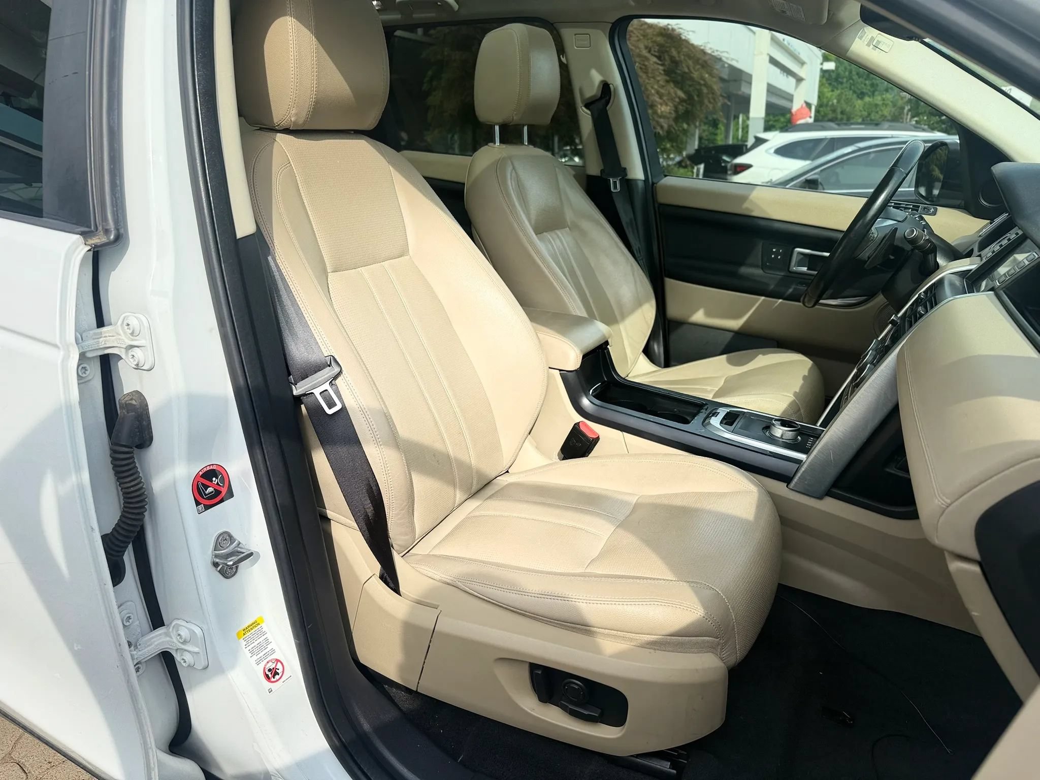Used 2016 Land Rover Discovery Sport HSE AWD/4WD image 40
