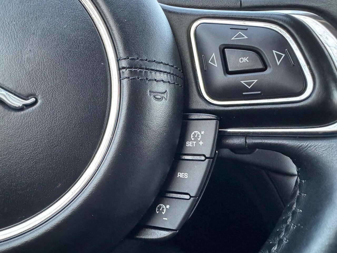 Used 2016 Jaguar XJ R-Sport image 13