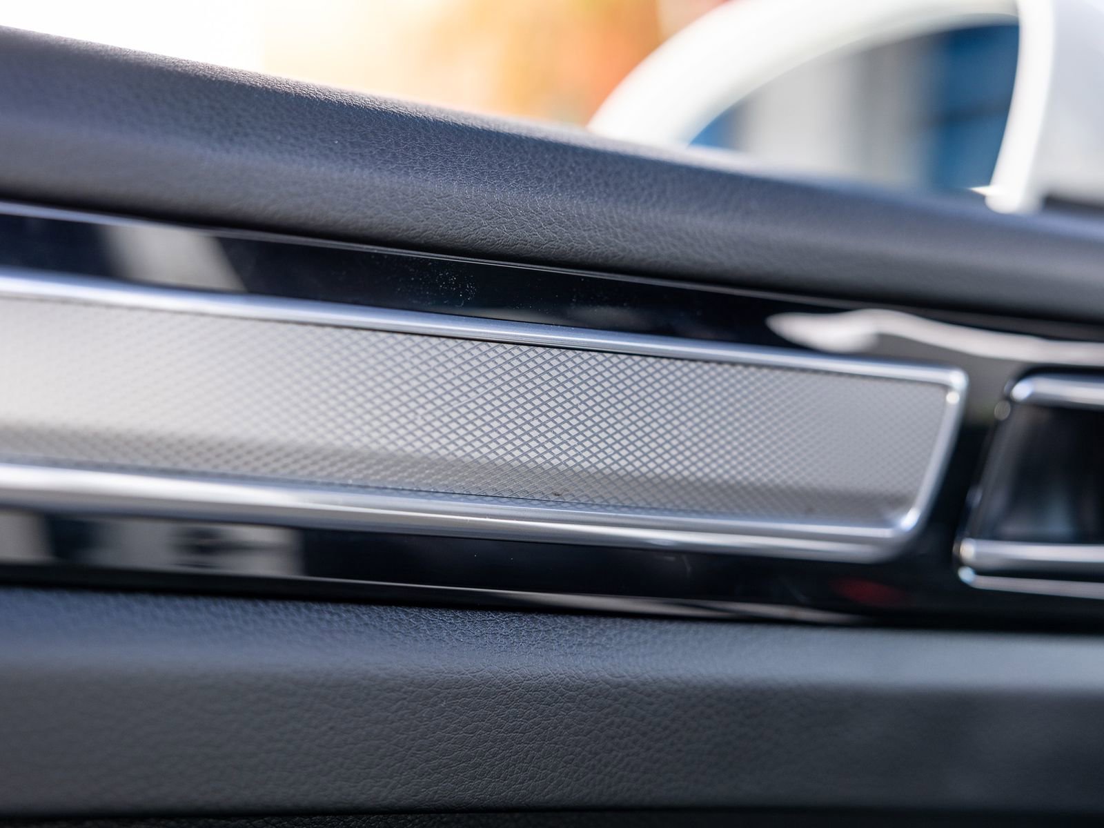 Certified 2023 Porsche Cayenne Platinum Edition image 40