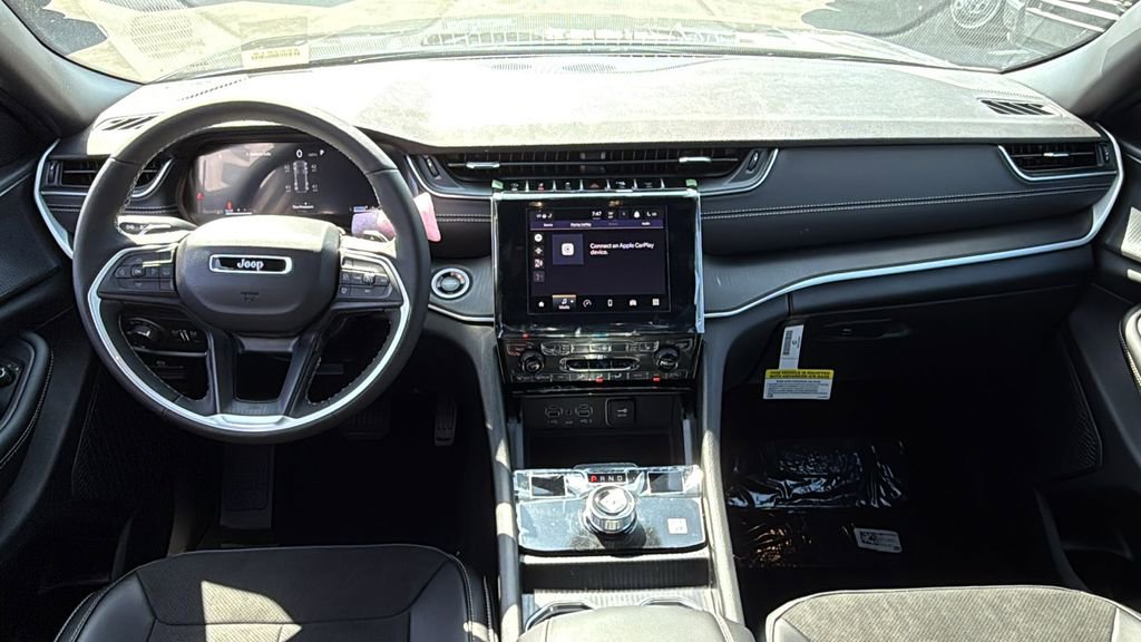 New 2025 Jeep Grand Cherokee Altitude image 10