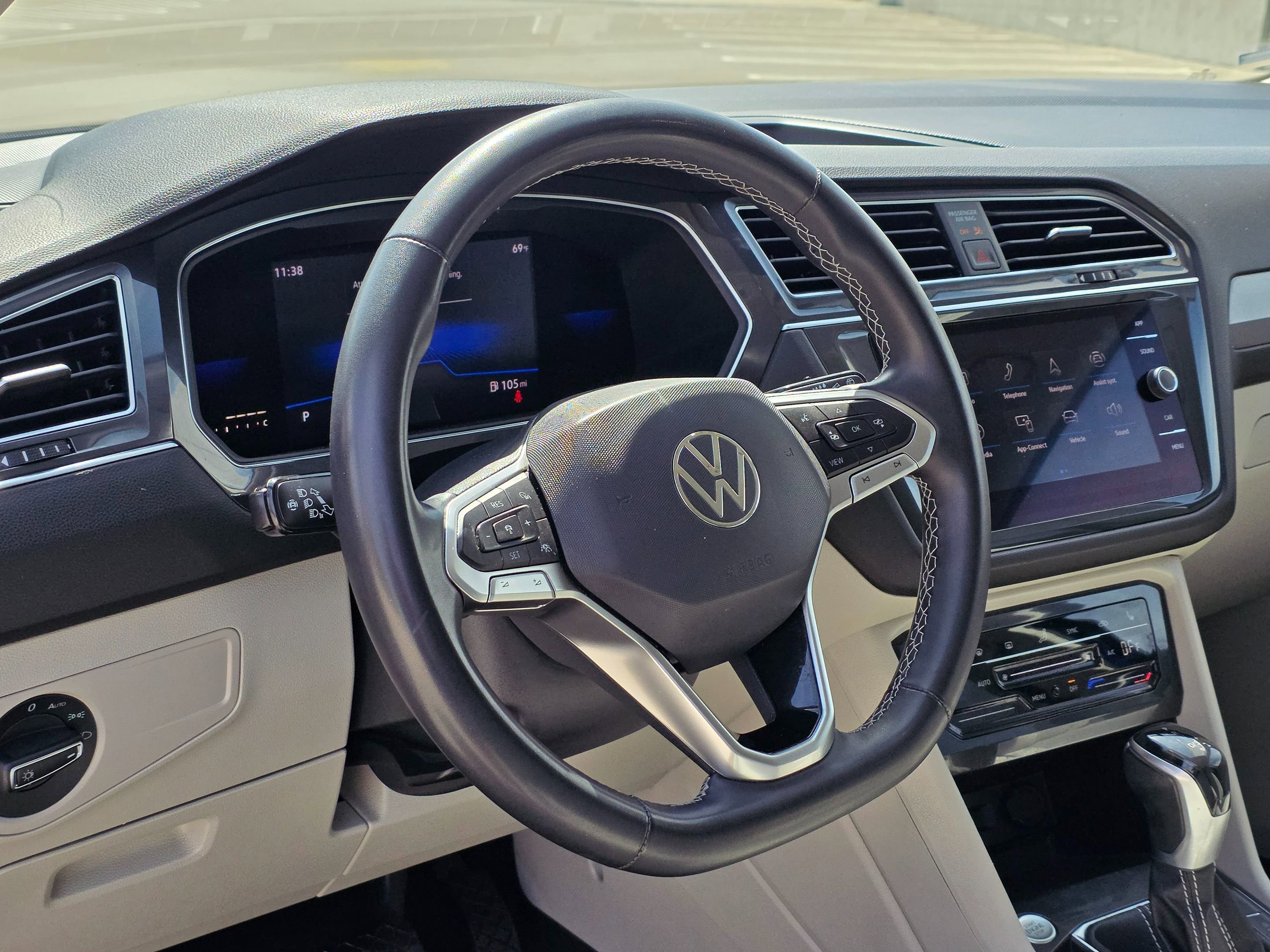 Used 2022 Volkswagen Tiguan SE FWD image 16