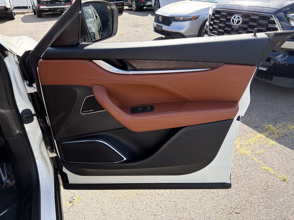 Used 2019 Maserati Levante AWD/4WD image 16