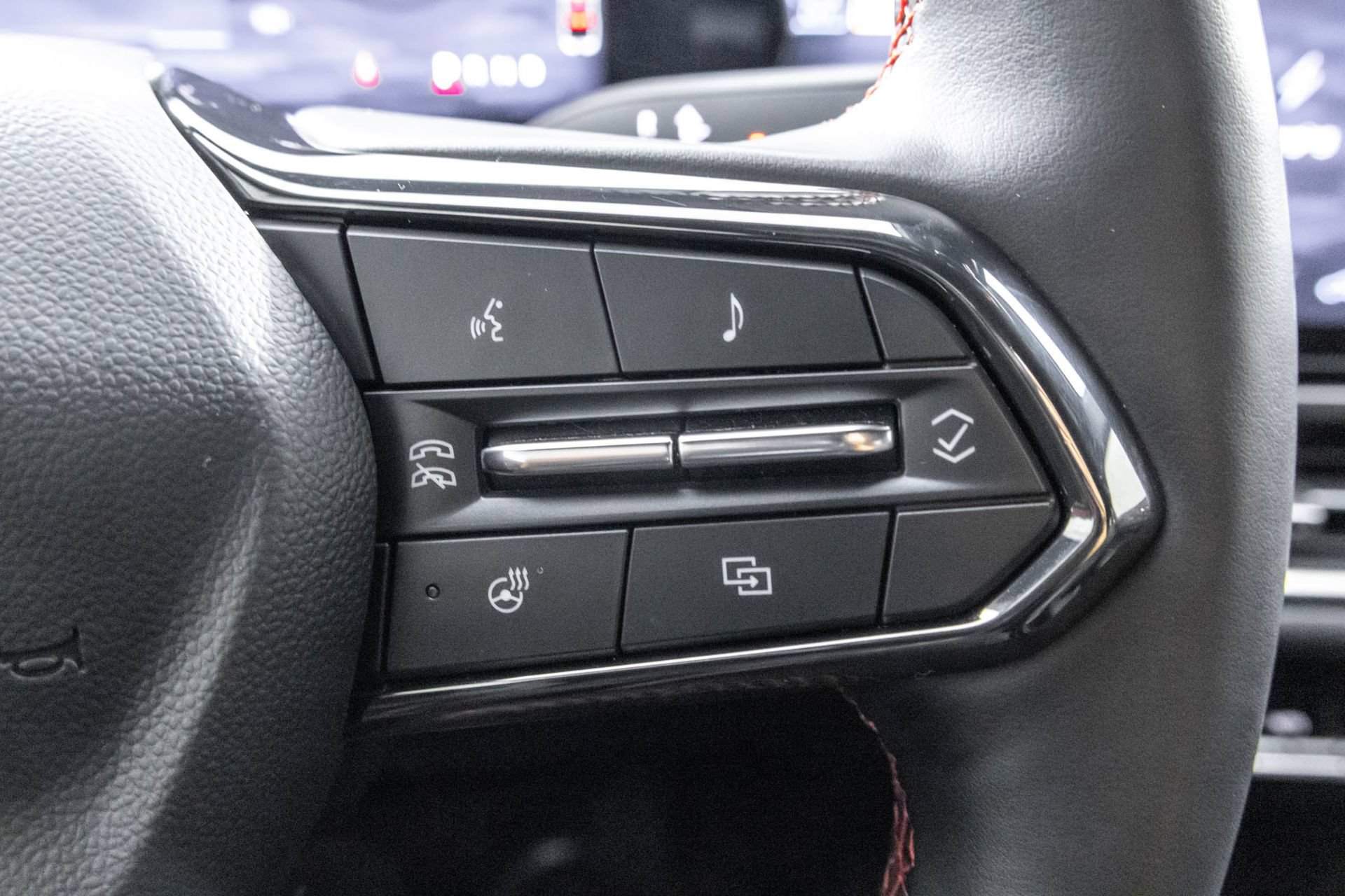 Used 2024 Chevrolet Equinox EV RS FWD image 28