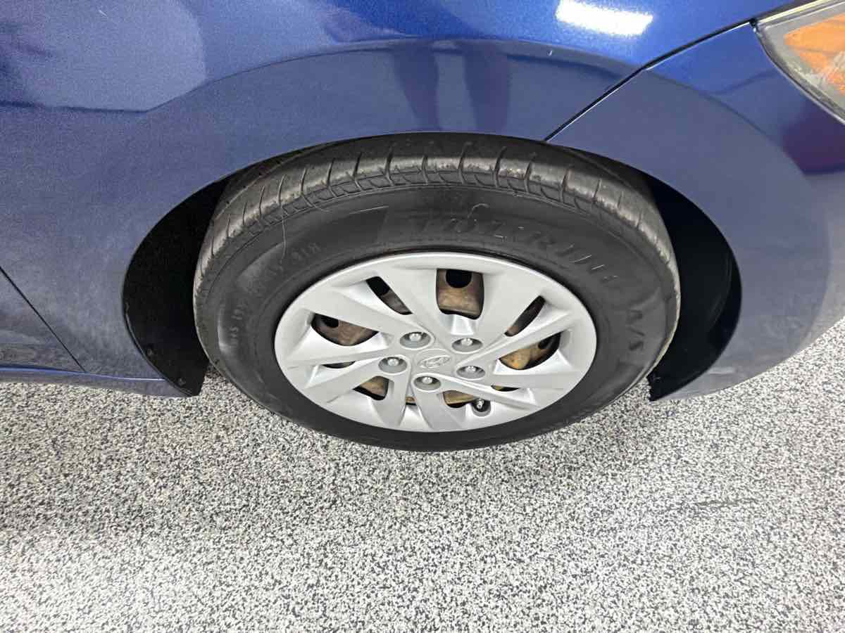 Used 2017 Hyundai Elantra SE FWD image 36