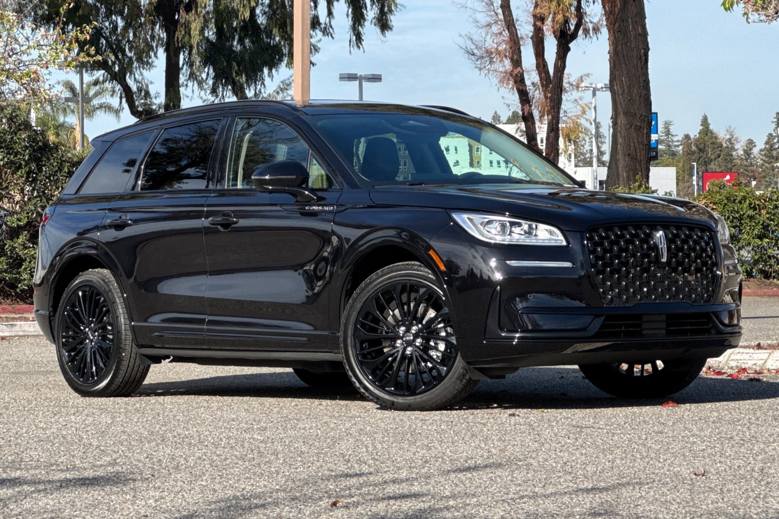 Used 2025 Lincoln Corsair Grand Touring w/ Equipment Group 301A image 2