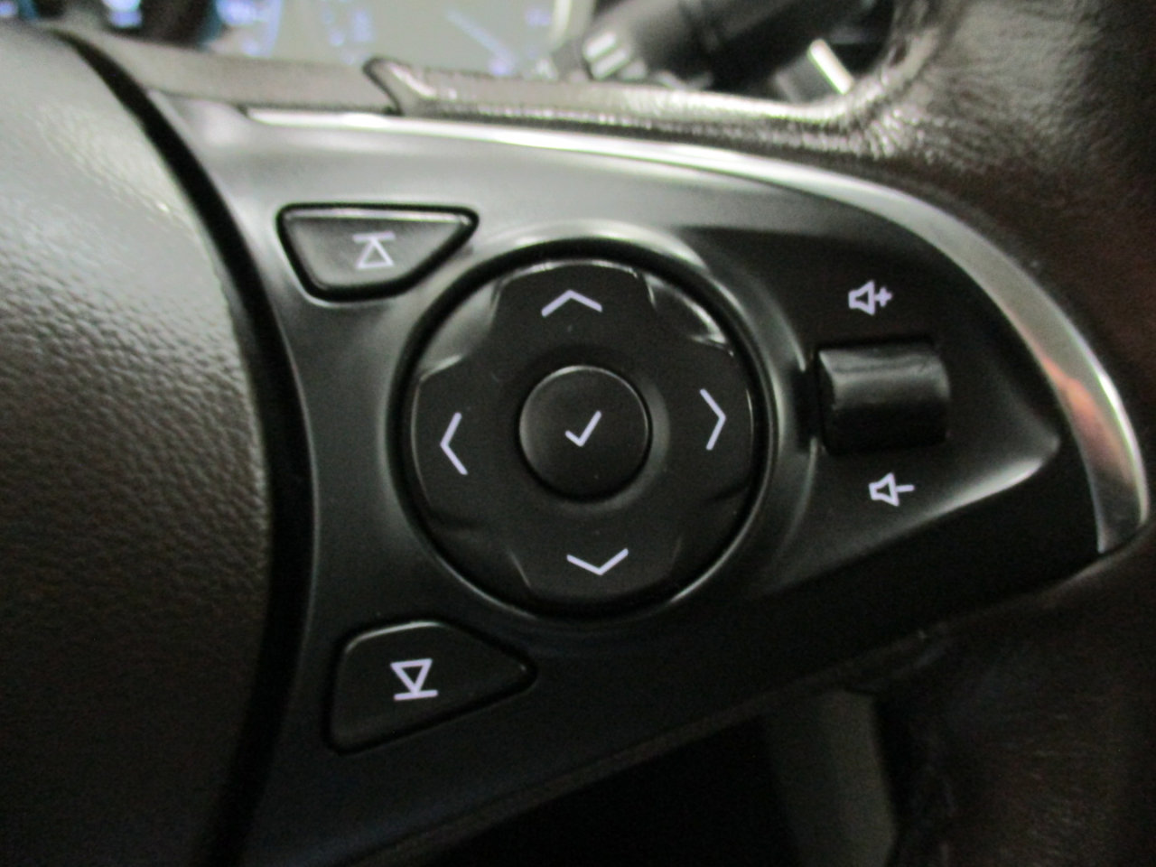 Used 2017 Buick LaCrosse Preferred image 22