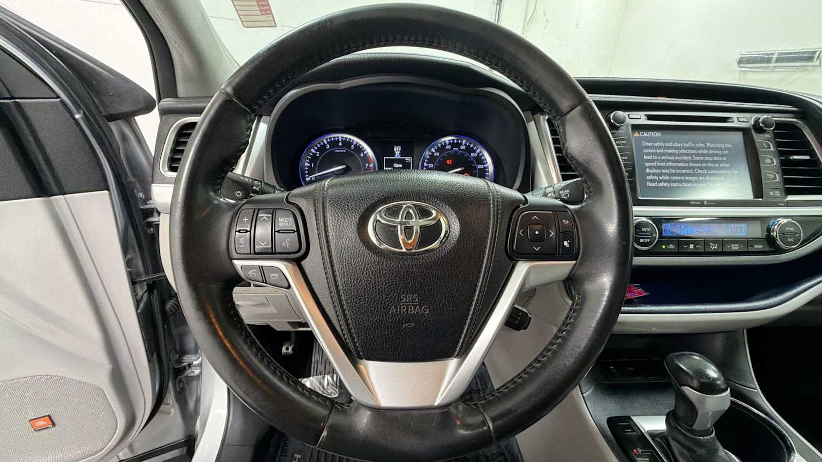 Used 2014 Toyota Highlander Limited FWD image 16