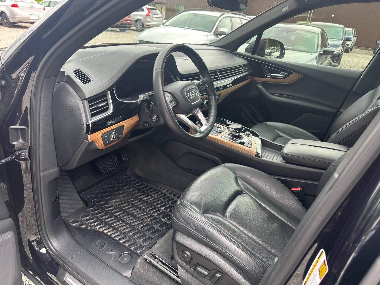 Used 2017 Audi Q7 3.0T Premium Plus w/ Premium Plus Package AWD/4WD image 11