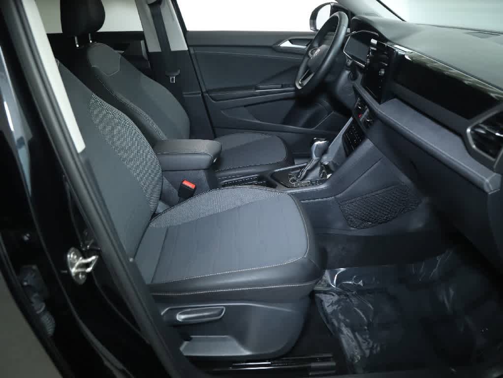 Certified 2025 Volkswagen Taos SE FWD image 35