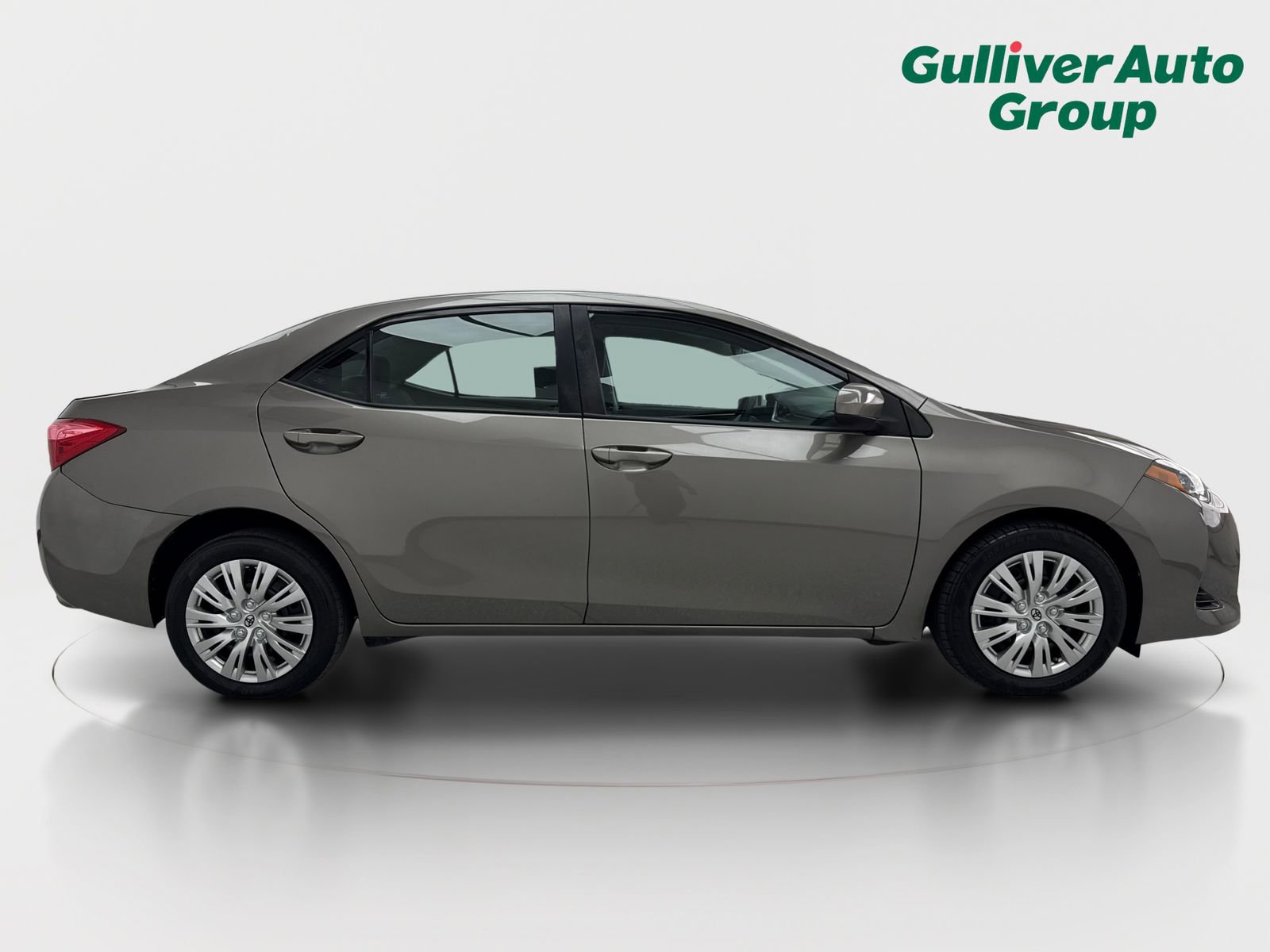 Used 2019 Toyota Corolla LE w/ Carpet Mat Package (TMS) FWD image 10