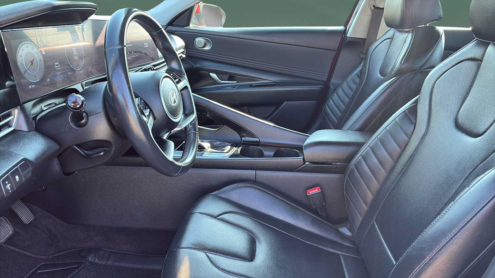 Used 2024 Hyundai Elantra Limited FWD image 17