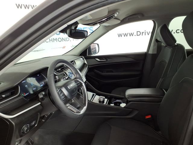 Used 2023 Jeep Grand Cherokee Laredo w/ Luxury Tech Group I image 12