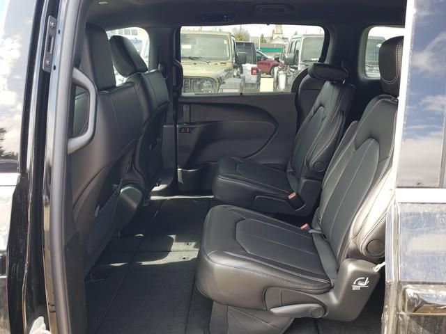 New 2026 Chrysler Voyager LX image 7