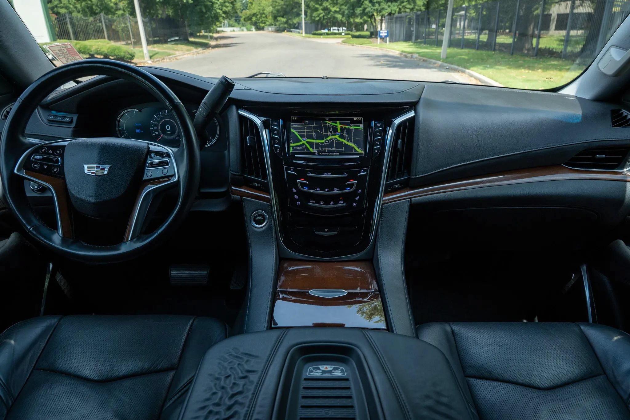 Used 2018 Cadillac Escalade ESV Luxury RWD image 19
