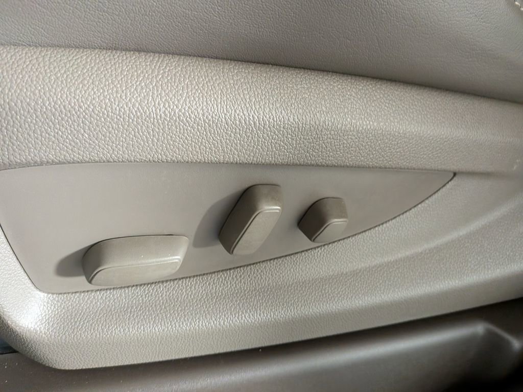 Used 2020 GMC Yukon Denali w/ Denali Premium Package image 18