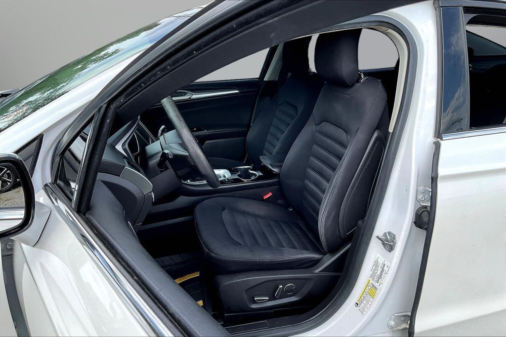 Used 2015 Ford Fusion SE FWD image 21