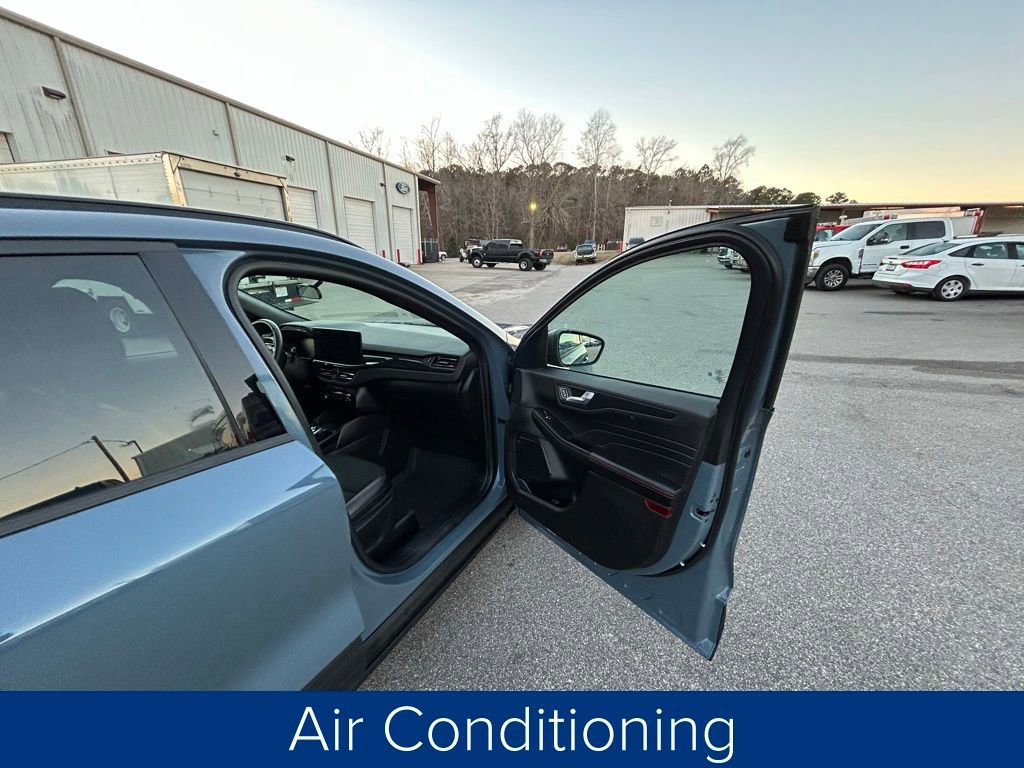 Used 2025 Ford Escape ST-Line w/ Equipment Group 301A image 23