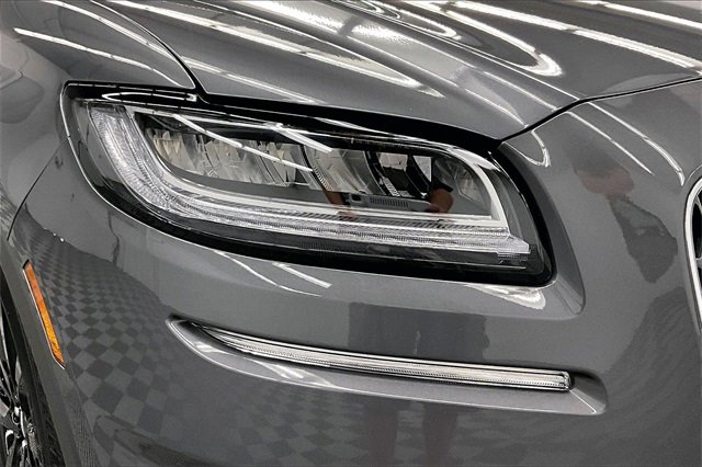 Used 2022 Lincoln Nautilus Reserve w/ Monochromatic Package image 31