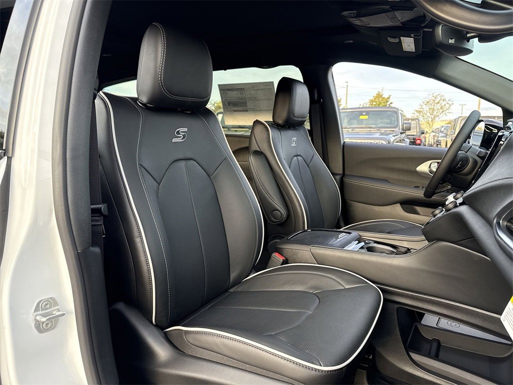 New 2026 Chrysler Pacifica Limited w/ S Appearance Package image 30