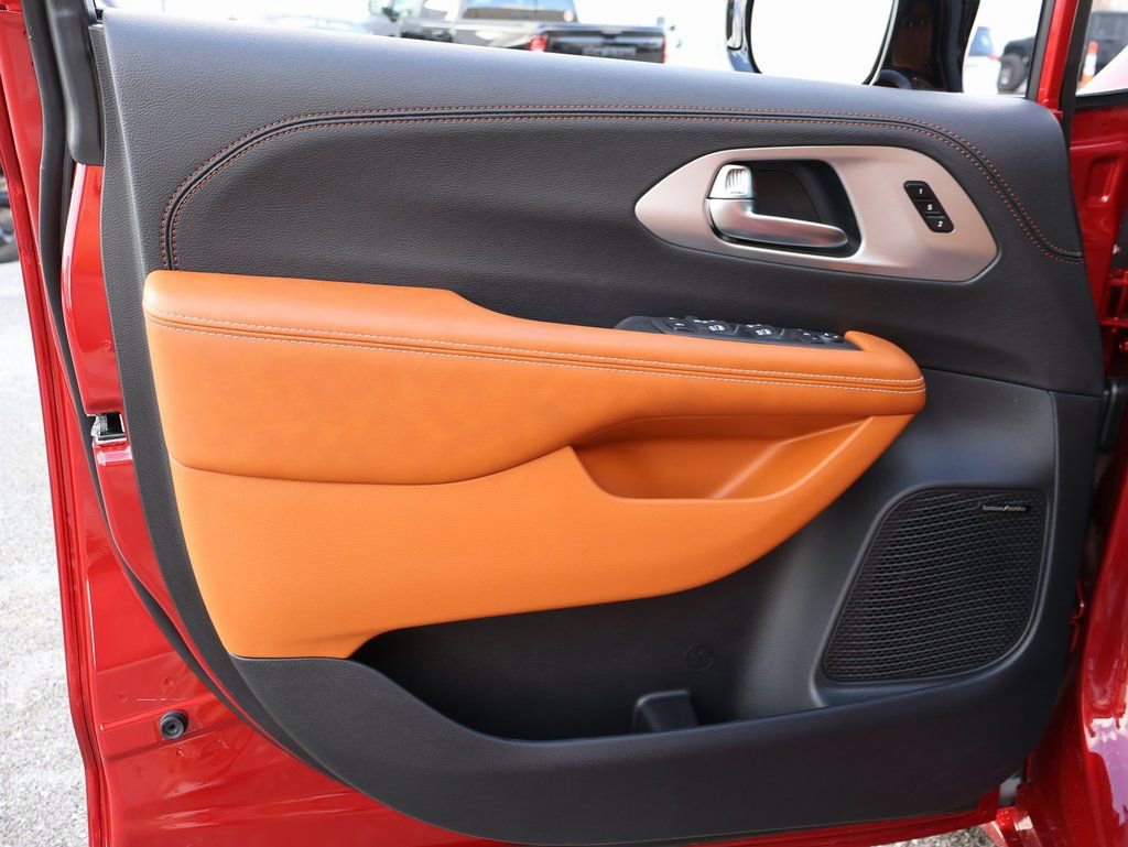 New 2026 Chrysler Pacifica Pinnacle image 20