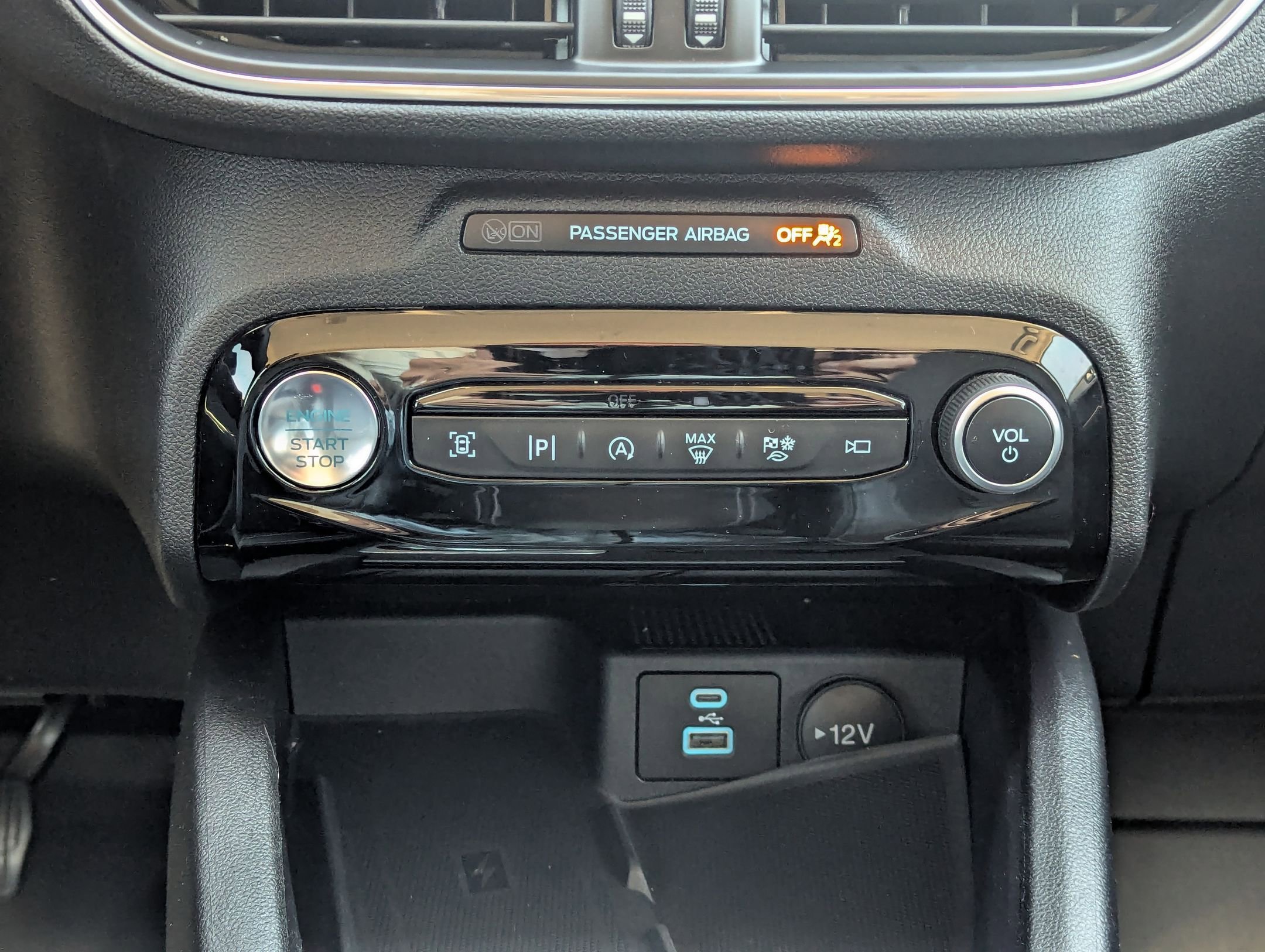 Used 2023 Ford Escape Platinum w/ Premium Technology Package image 18