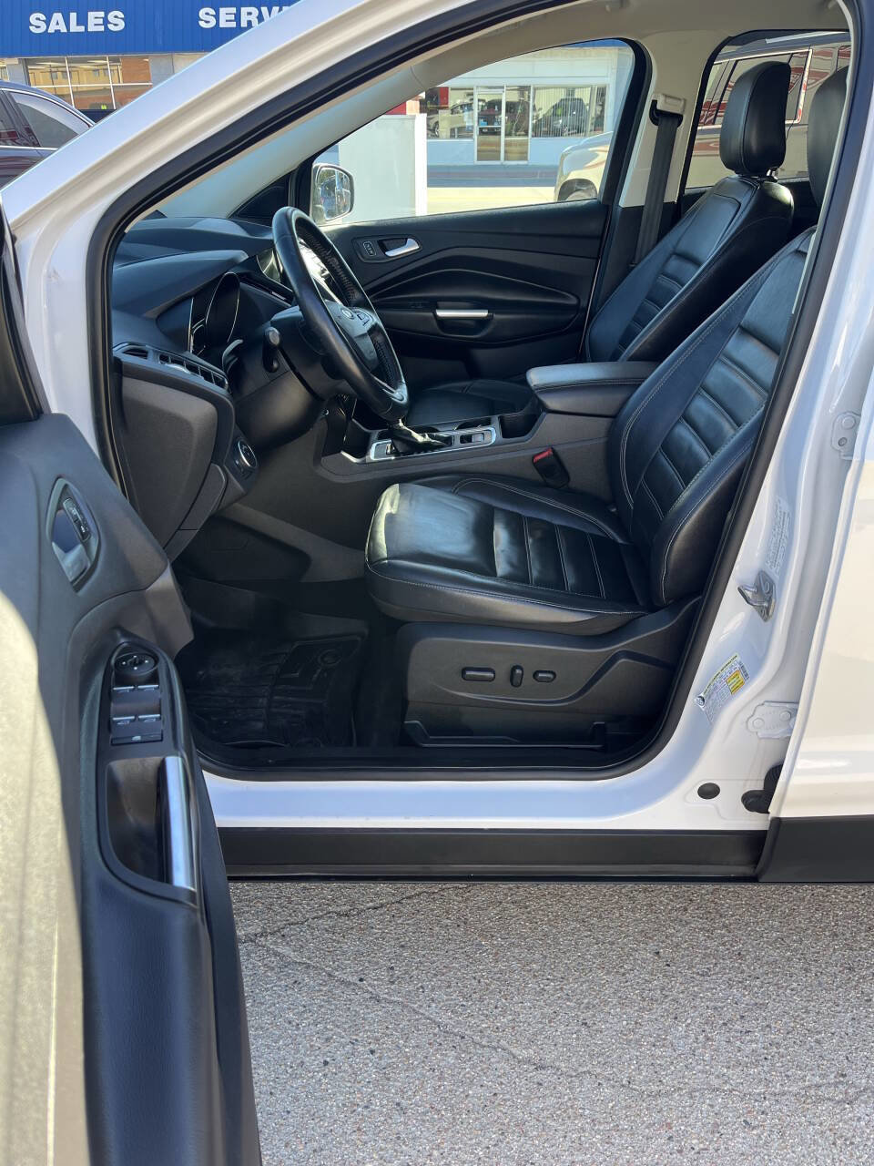 Used 2019 Ford Escape Titanium image 18