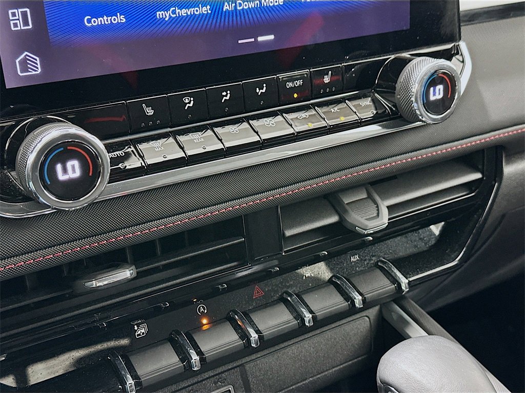 Used 2024 Chevrolet Colorado Z71 w/ Z71 Convenience Package 2 image 16