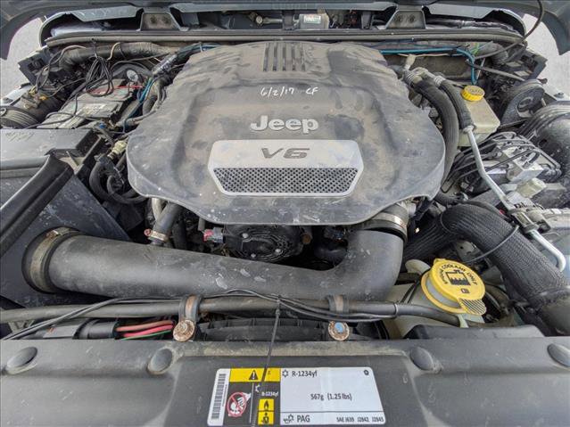 Used 2015 Jeep Wrangler Unlimited Rubicon w/ Connectivity Group image 16