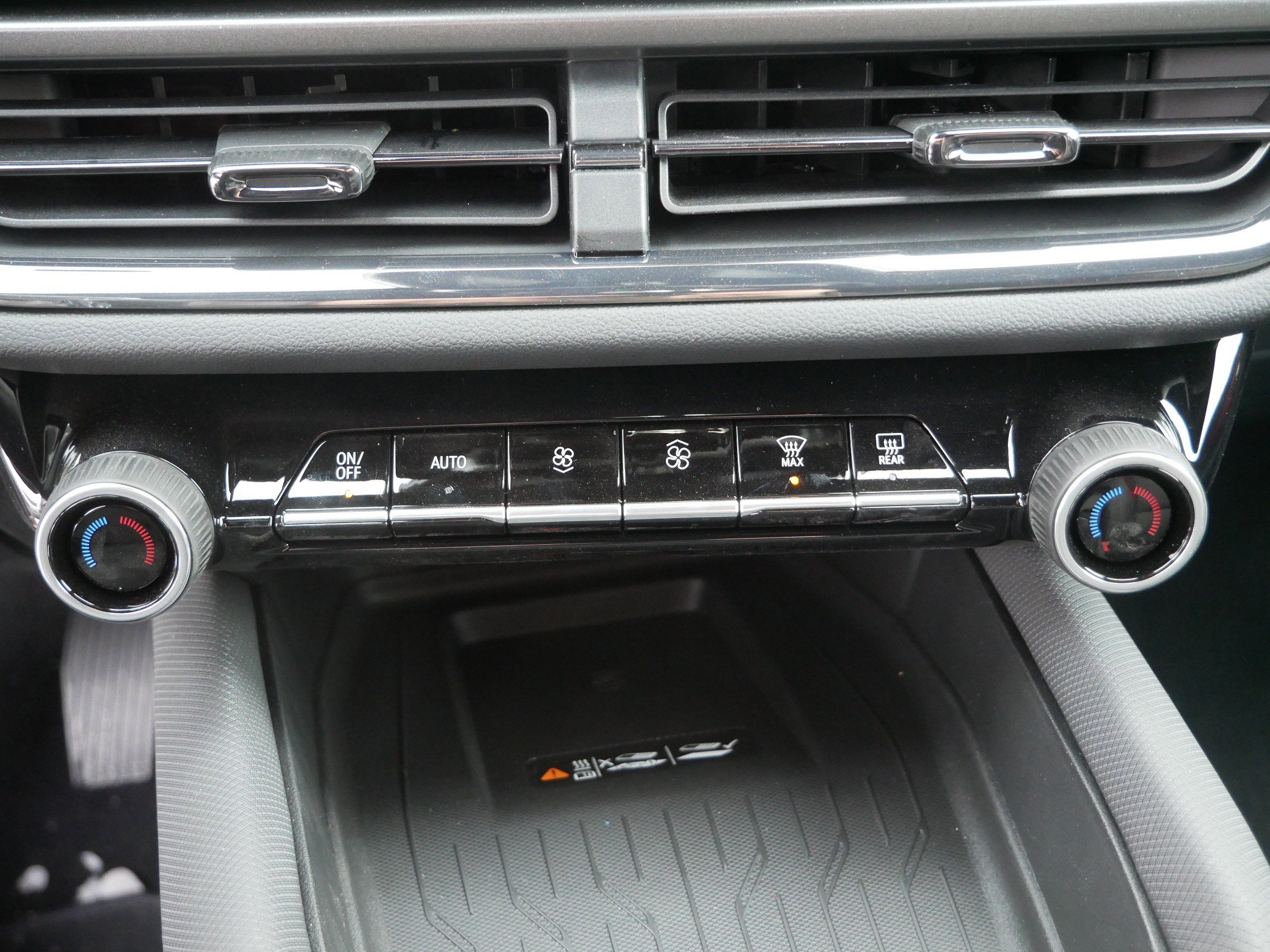 New 2026 Chevrolet Equinox EV RS image 8