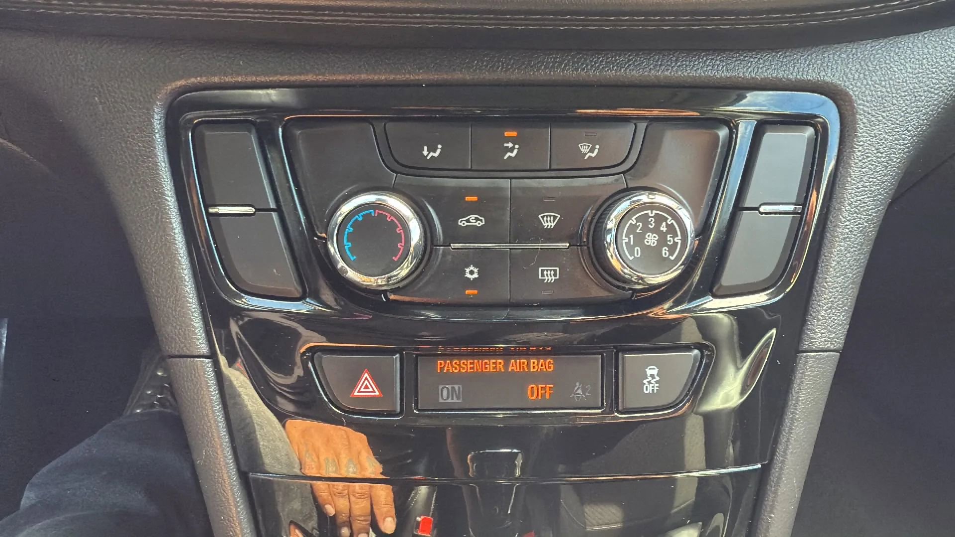 Used 2018 Buick Encore Preferred image 19