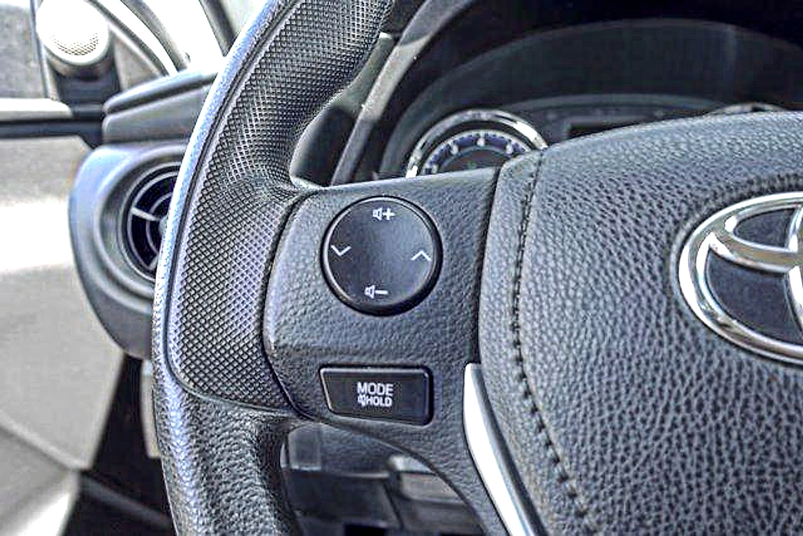 Used 2017 Toyota Corolla L FWD image 14