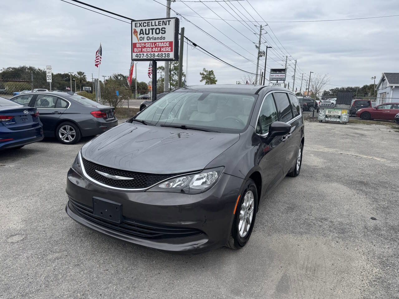 Used 2017 Chrysler Pacifica LX image 1