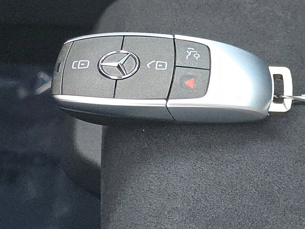 New 2026 Mercedes-Benz GLB 250 4MATIC image 34