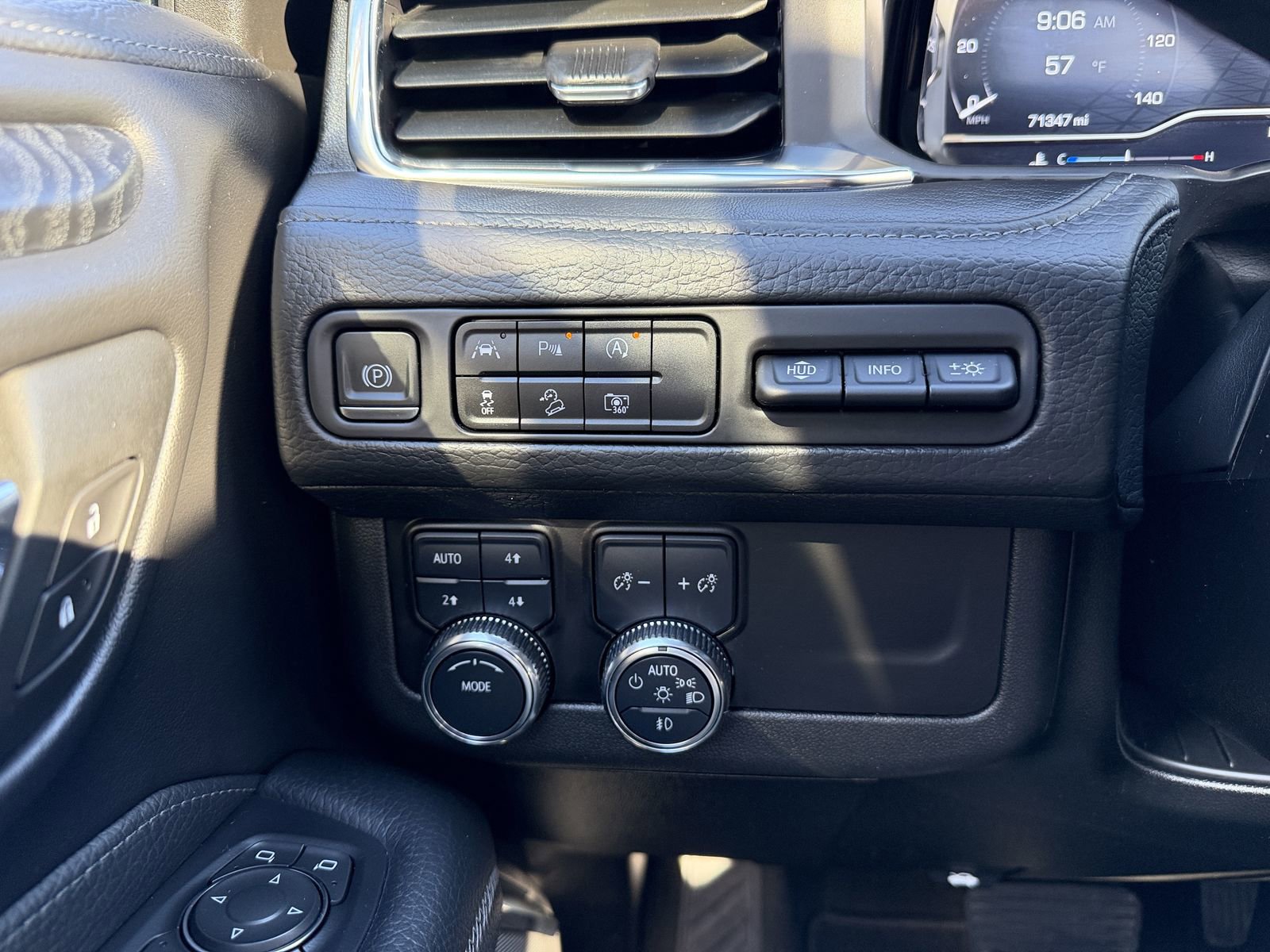 Used 2024 GMC Yukon XL Denali image 12