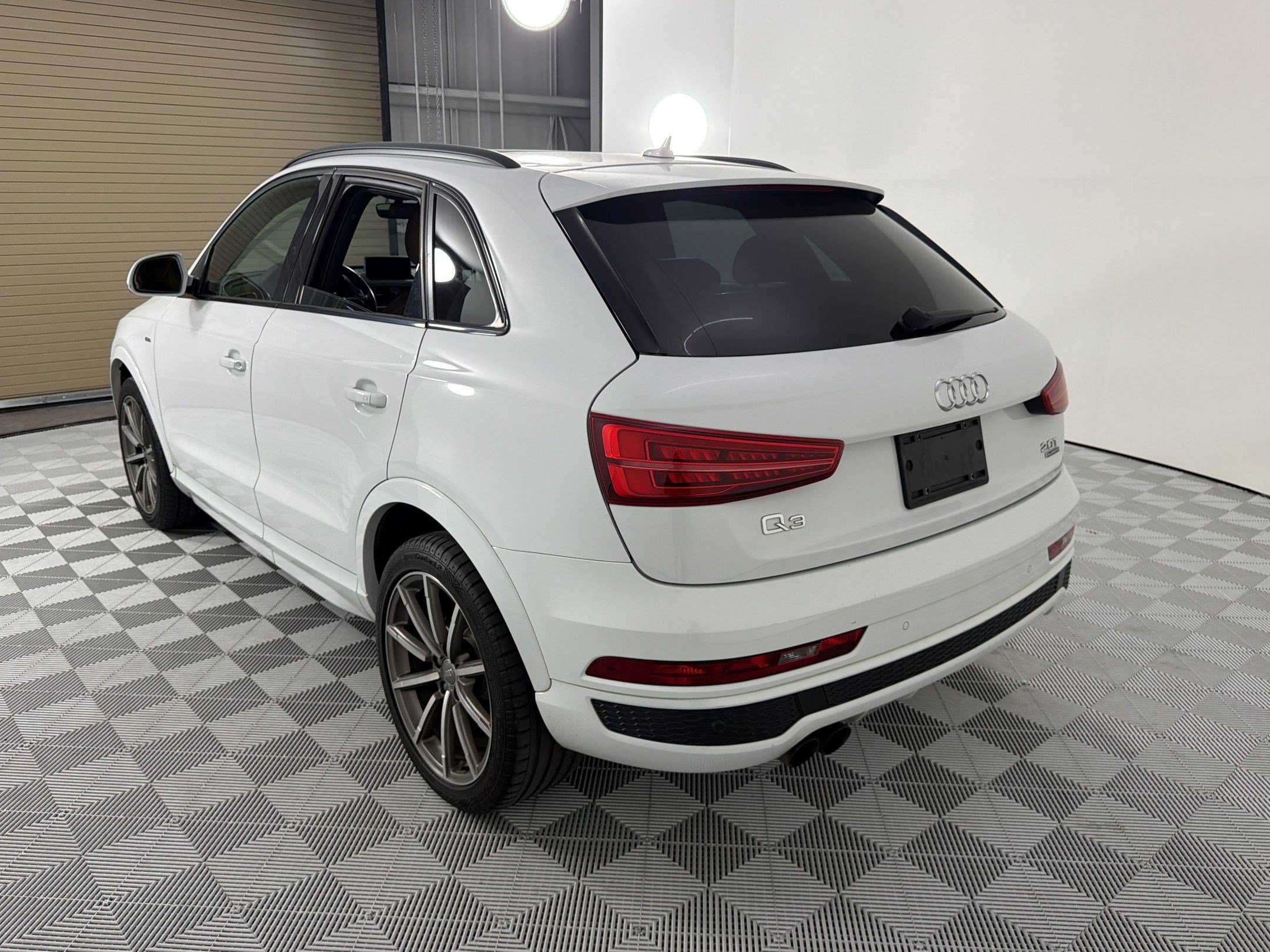 Used 2018 Audi Q3 2.0T Premium Plus w/ Premium Plus Package AWD/4WD image 3