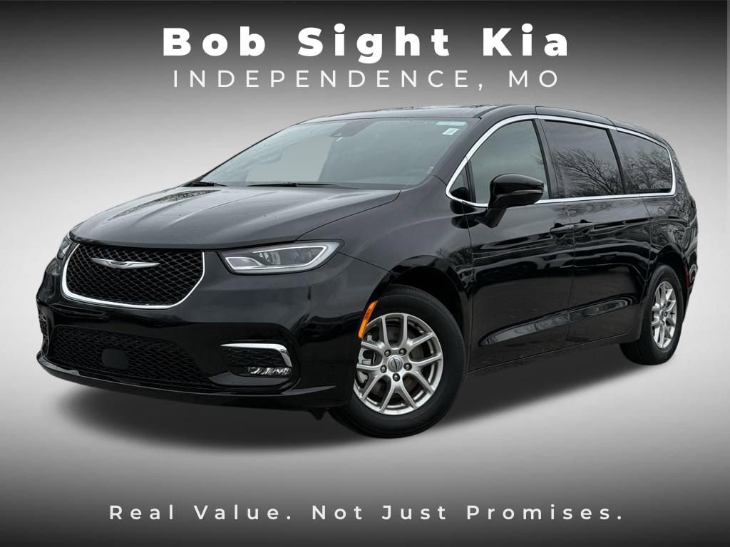 Used 2025 Chrysler Pacifica Select FWD 360° Tour
