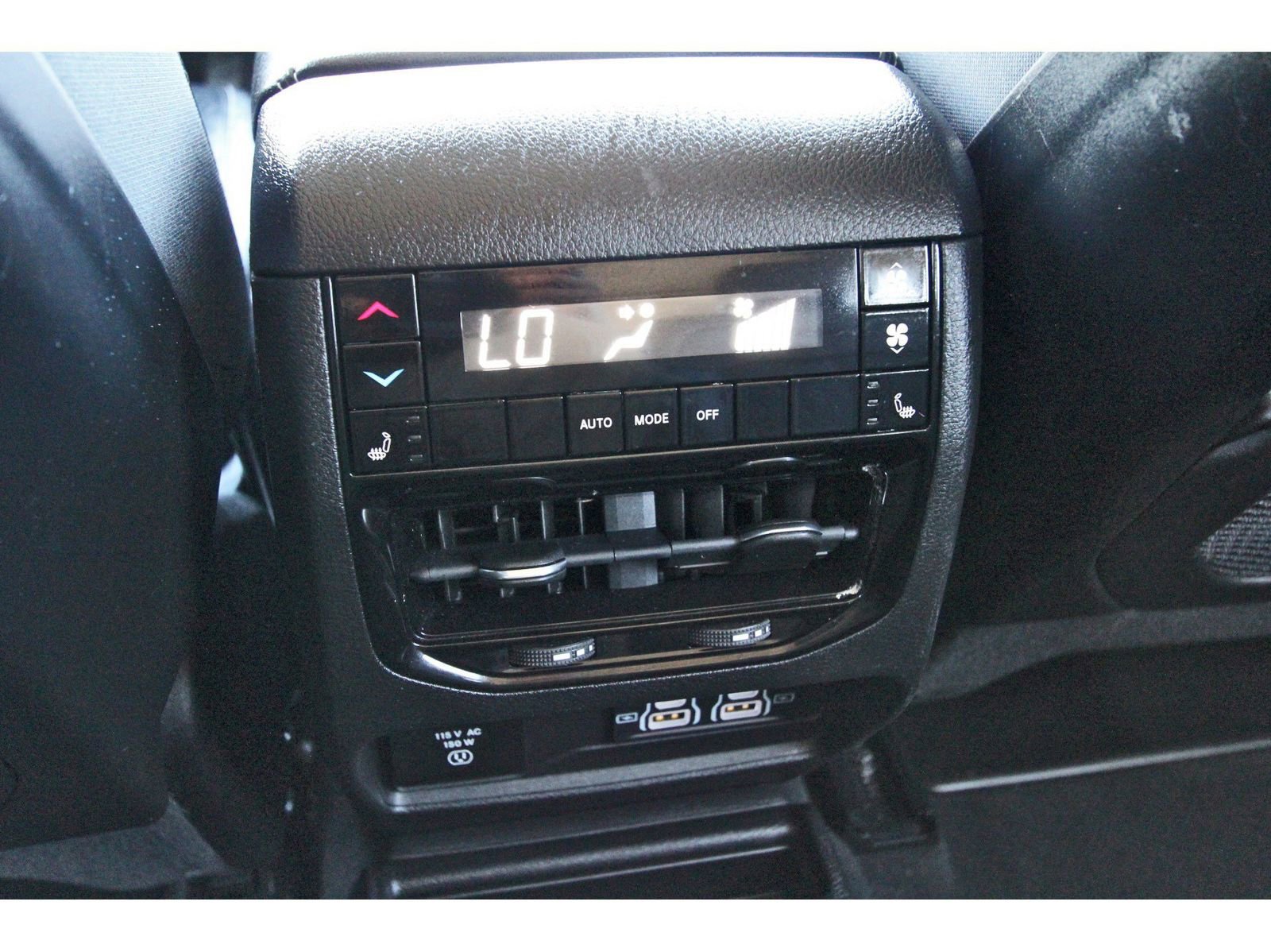 Used 2023 Jeep Grand Cherokee L Limited w/ Black Appearance Package image 15