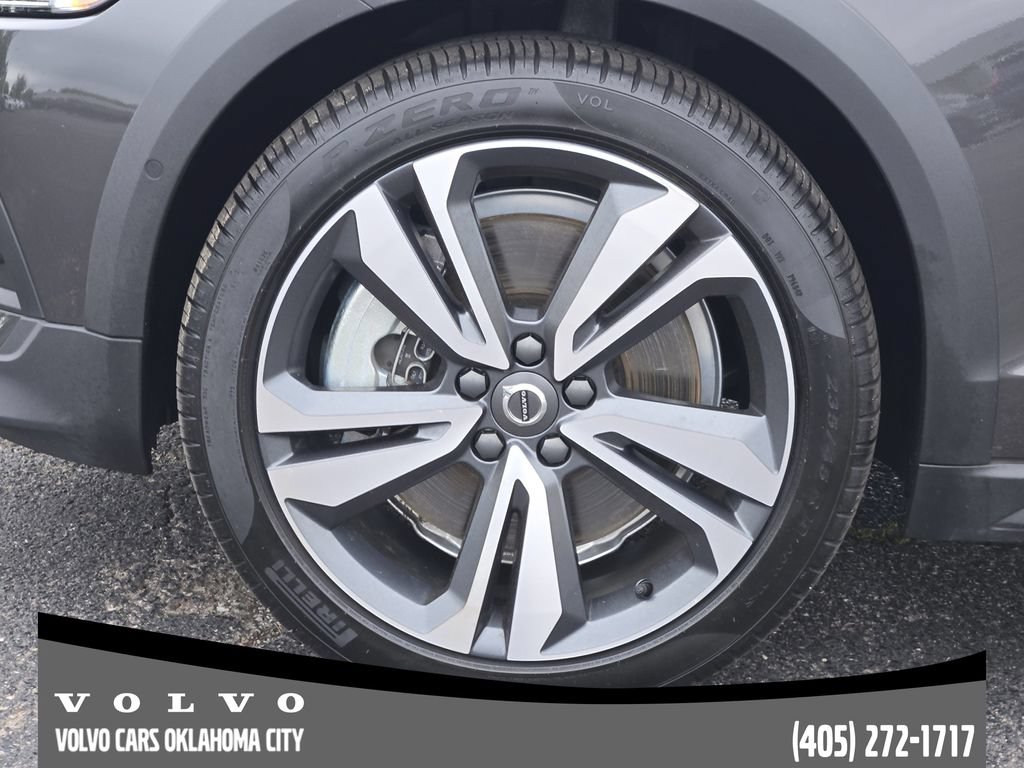 Certified 2025 Volvo V60 B5 Cross Country Plus AWD/4WD image 11