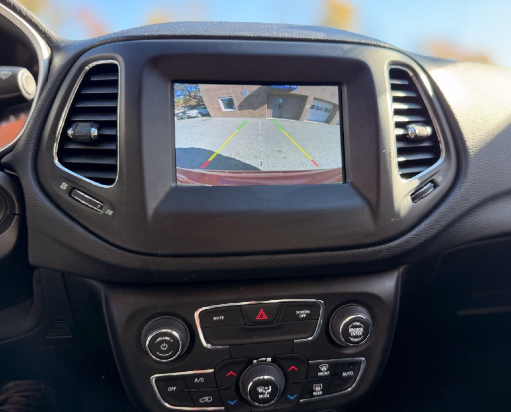 Used 2019 Jeep Compass Latitude w/ Popular Equipment Group AWD/4WD image 32