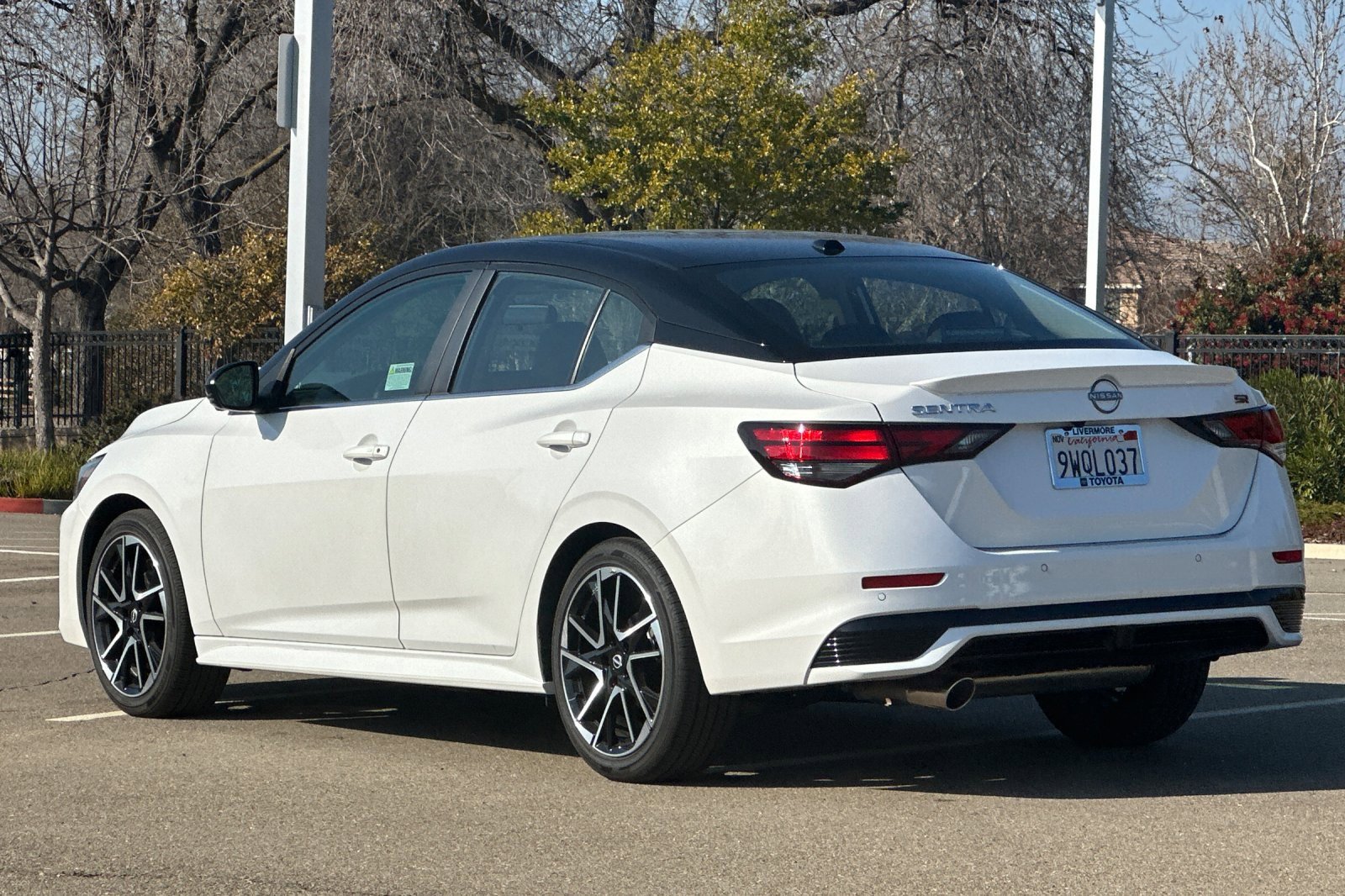 Used 2025 Nissan Sentra SR w/ SR Premium Package image 6