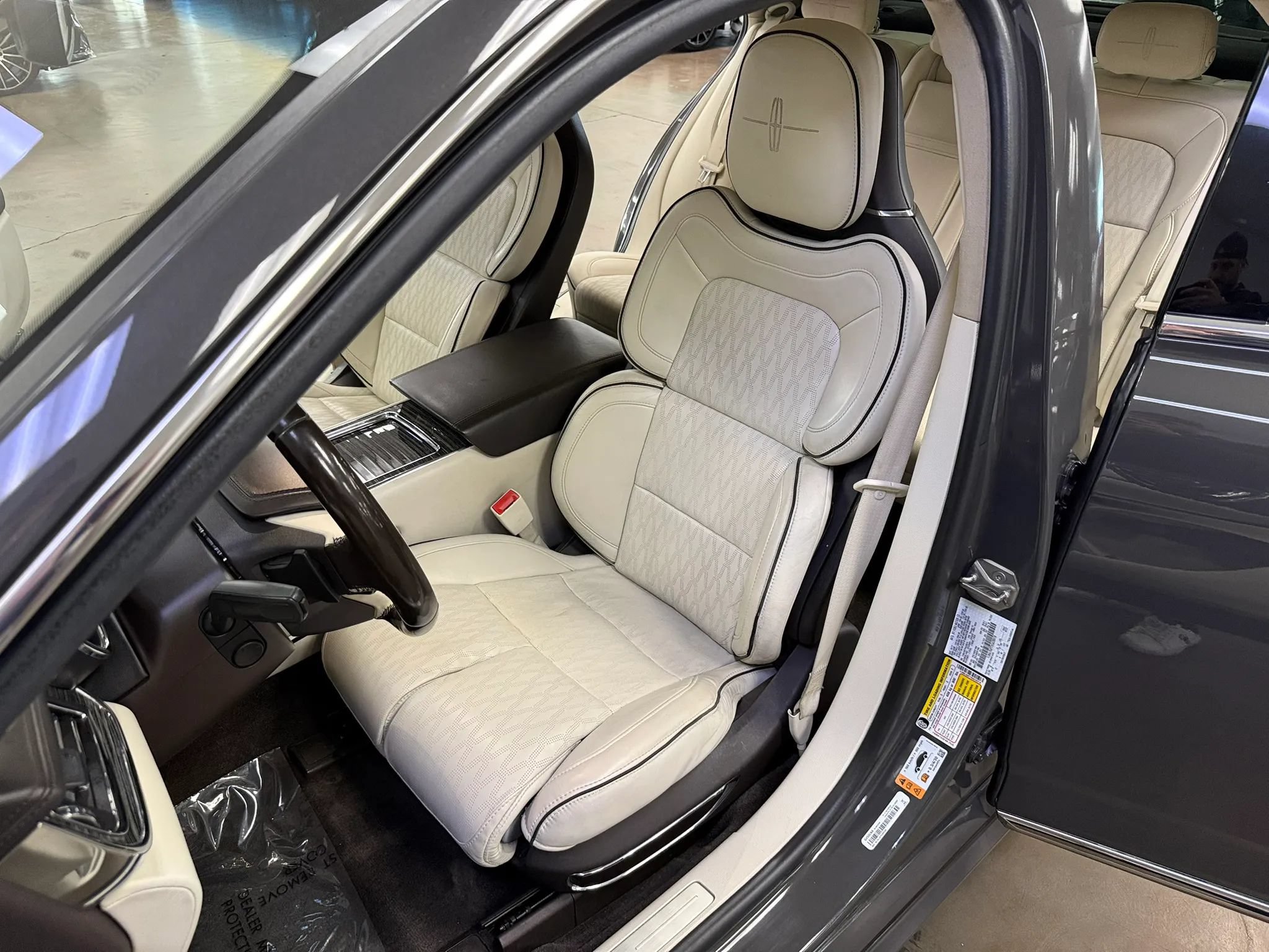 Used 2017 Lincoln Continental Black Label w/ Technology Package FWD image 26