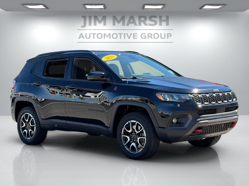 Used 2025 Jeep Compass Trailhawk AWD/4WD image 8
