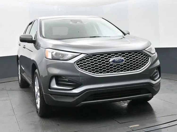 Used 2024 Ford Edge SEL image 3