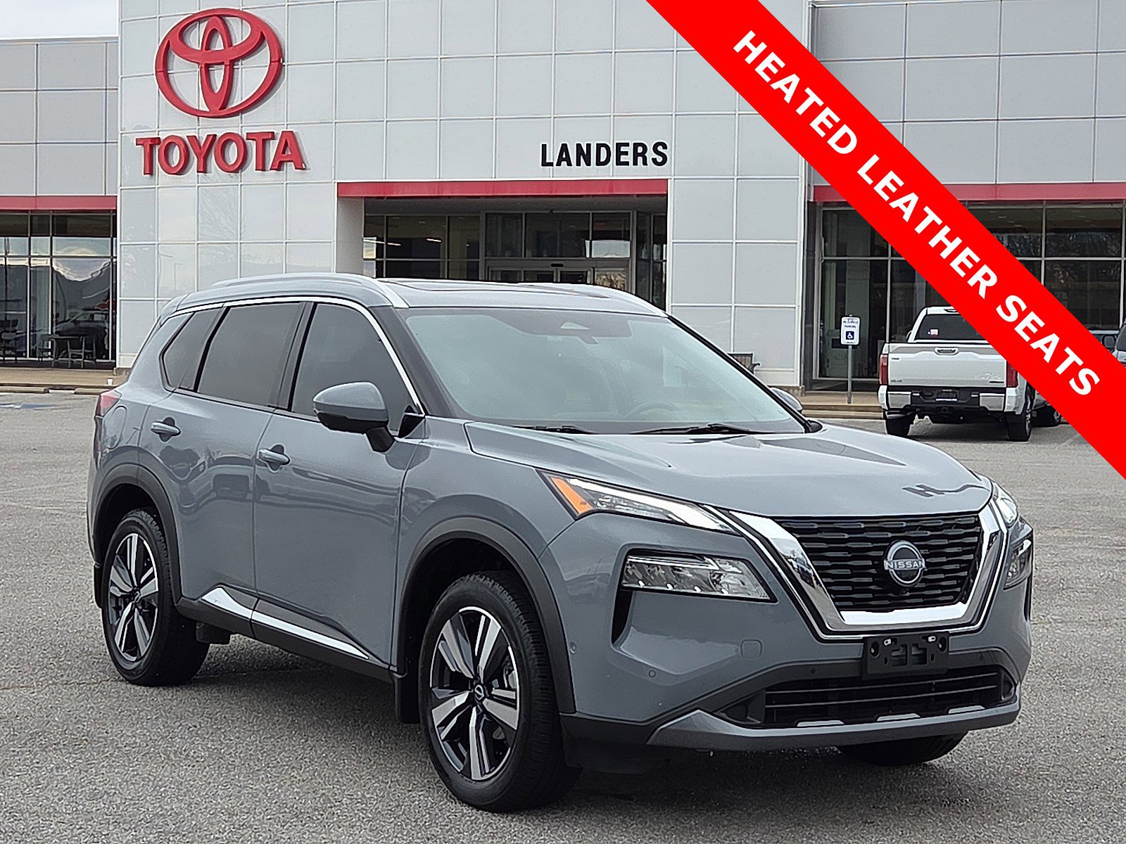 Used 2023 Nissan Rogue SL w/ SL Premium Package image 1