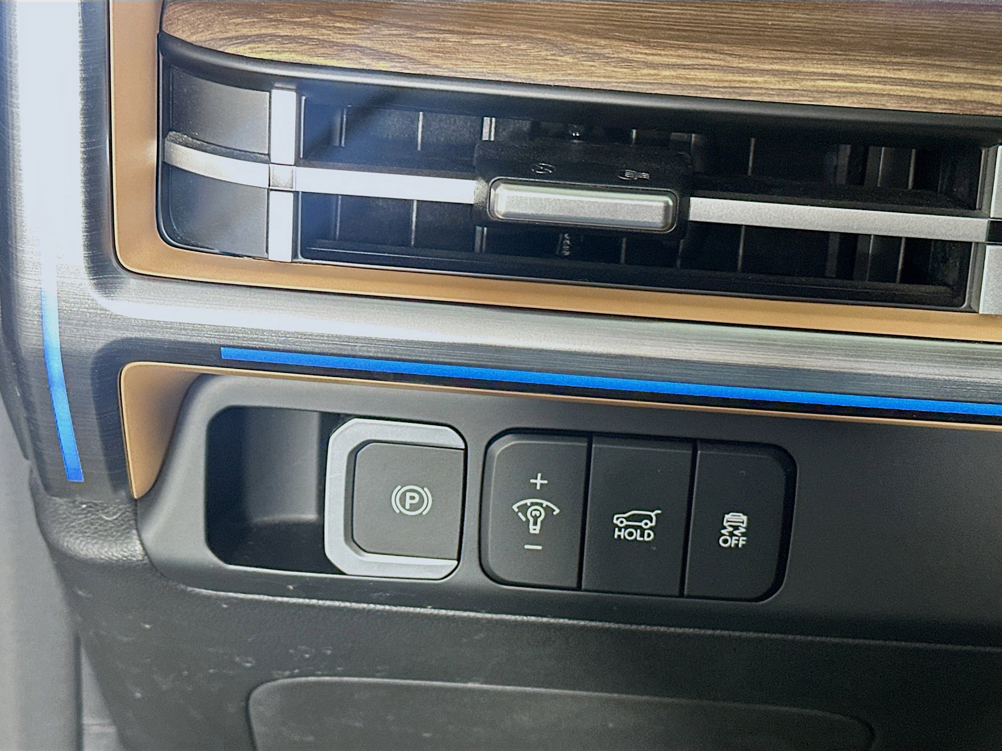 Used 2025 Hyundai Santa Fe Limited image 17