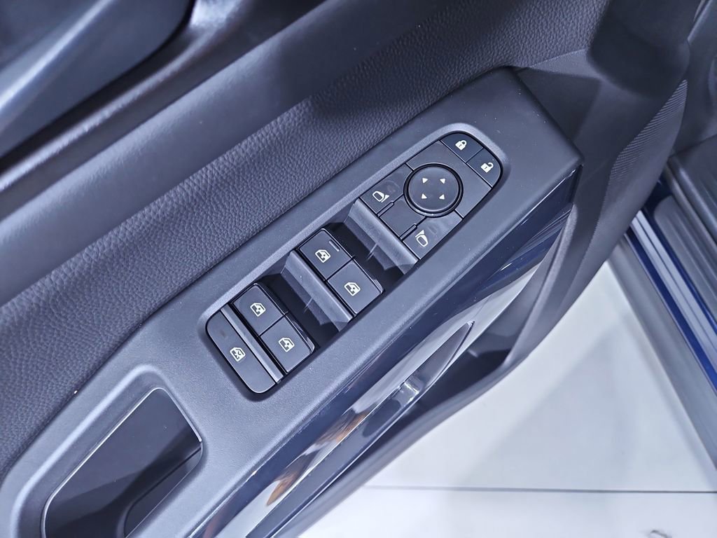 New 2025 Nissan Pathfinder SV image 11