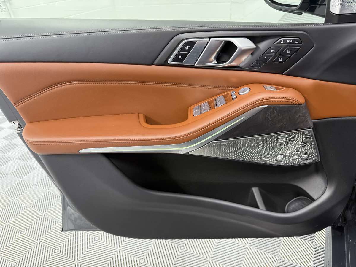 Used 2023 BMW X7 M60i image 14