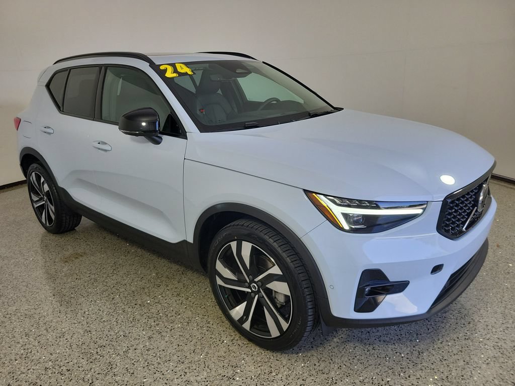 Used 2024 Volvo XC40 B5 Plus AWD/4WD image 39