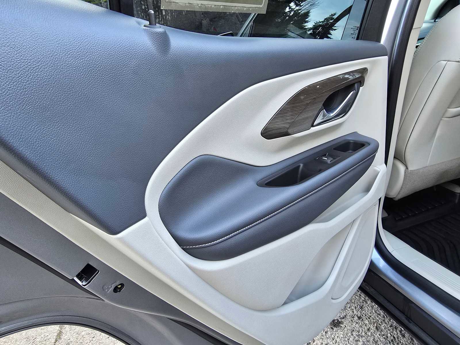 Used 2024 GMC Terrain Denali w/ Denali Premium Package image 15